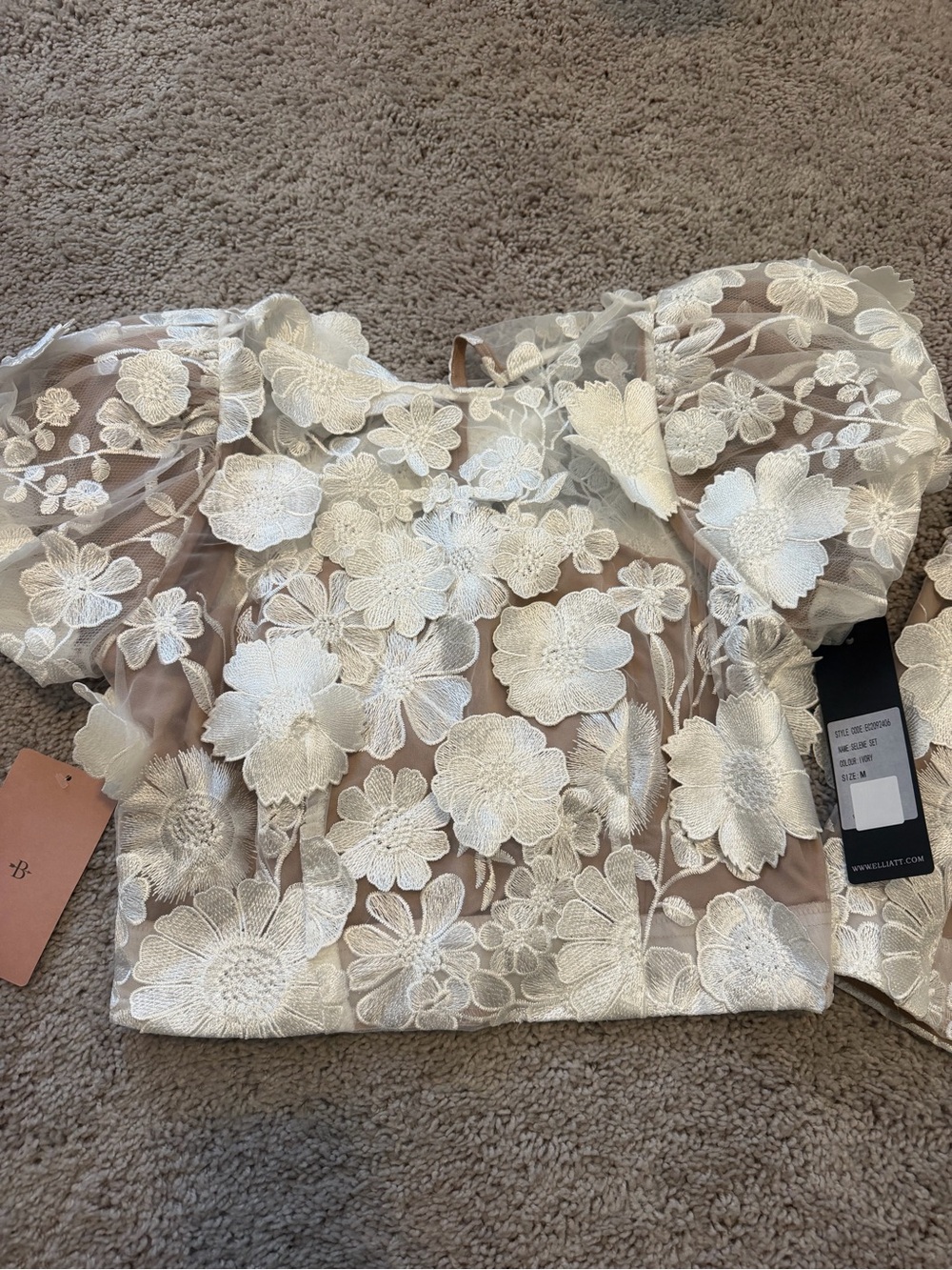 Elliatt 2 piece white skirt set! - Picture 2 of 7